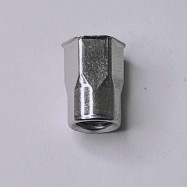 TUERCA REMACHABLE SEMI-HEX M8 S/ALA ZINCADO ACERO GRIP 0,5-3mm